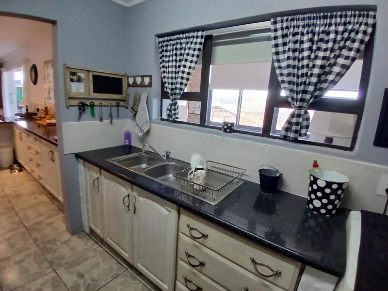 4 Bedroom Property for Sale in Stilbaai Wes Western Cape